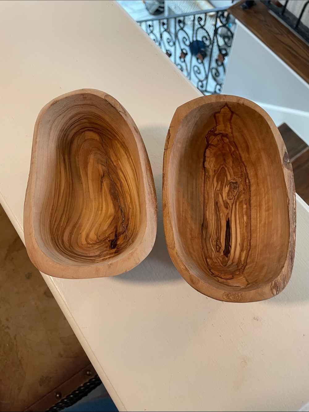 Hand-Carved Olive Wood Bowl Set - Natural Brown Wood Grain - Picture 5 of 6